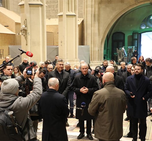 Nadbiskup Kutleša najavio polnoćku u katedrali